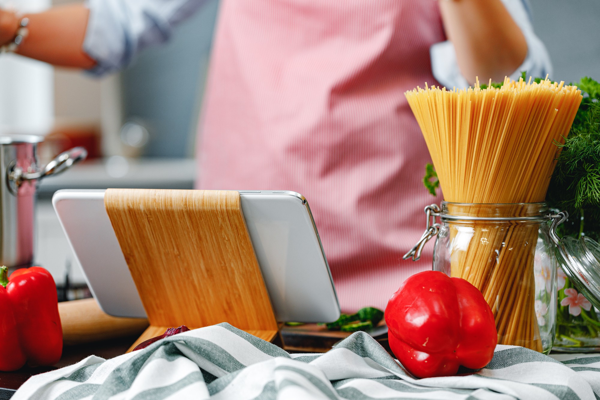 Studio cucina con attrezzature professionali